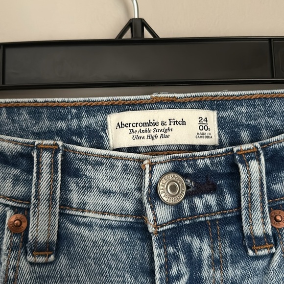 Abercrombie & Fitch Ankle Straight Ultra High Rise Jeans Distressed Acid Wash - Picture 2 of 3